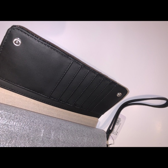 Black Guess Wallet/Wristlet - Picture 4 of 5